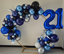 Load image into Gallery viewer, Garland with Starbursts and Numbers