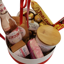 Load image into Gallery viewer, Valentine&#39;s Hot Air Balloon Pamper Gift Pack